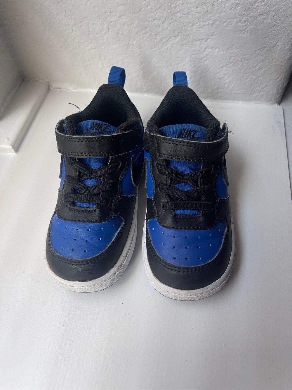 Nike Kids Black and Blue Hook-and-Loop Sneakers